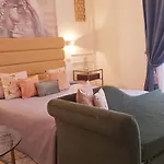 בית הארחה Ingrami And 4*